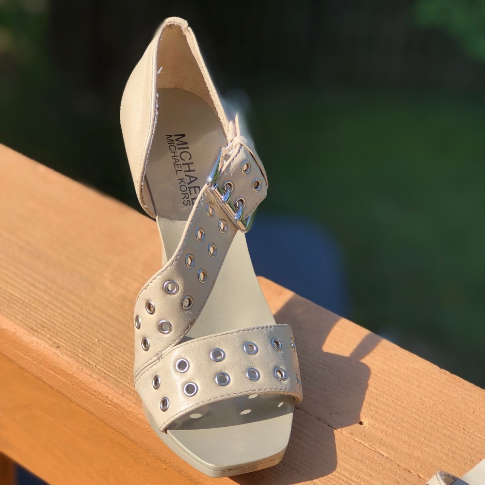 Michael Kors 4" Buckle Heels Size 6